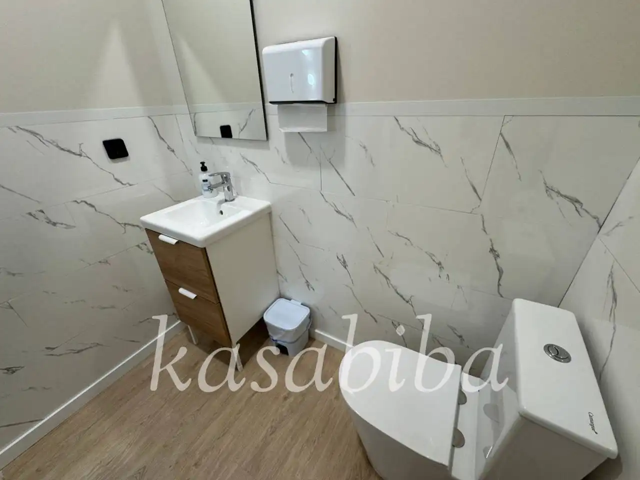 Baño de Local de alquiler en Valencia con Aire acondicionado