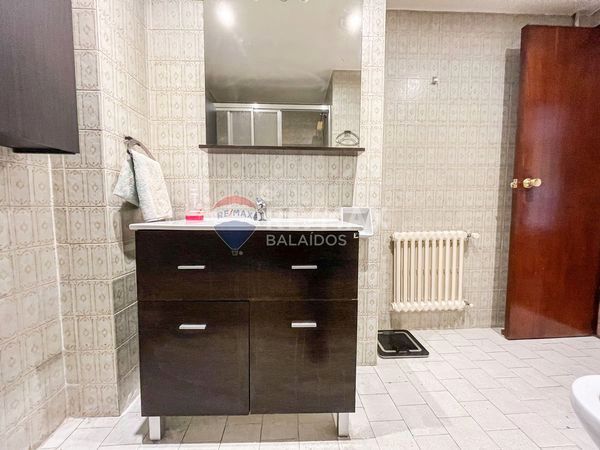 Bathroom of Flat for sale in Vigo   with Heating, Parquet flooring and Terrace