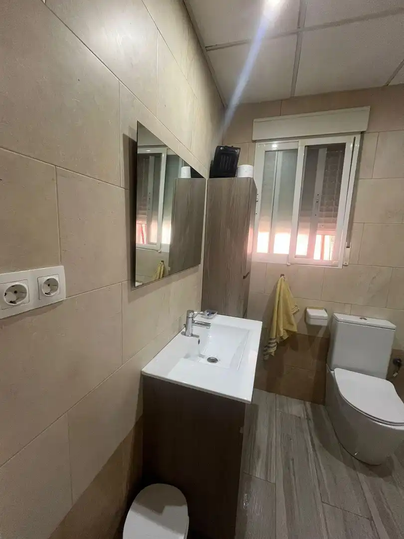 Bany de Casa o xalet en venda en Córdoba amb Aire condicionat, Calefacció i Jardí privat