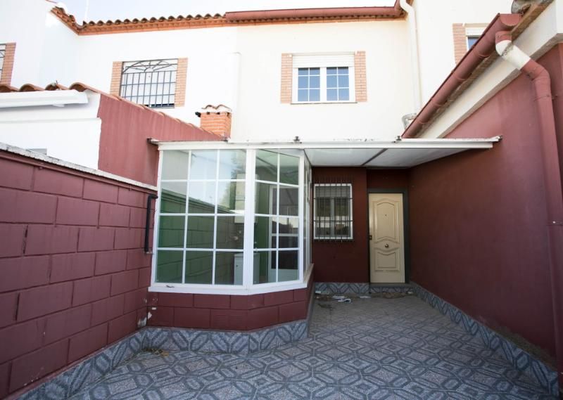 Exterior view of House or chalet for sale in Manzanares  with Heating, Private garden and Terrace