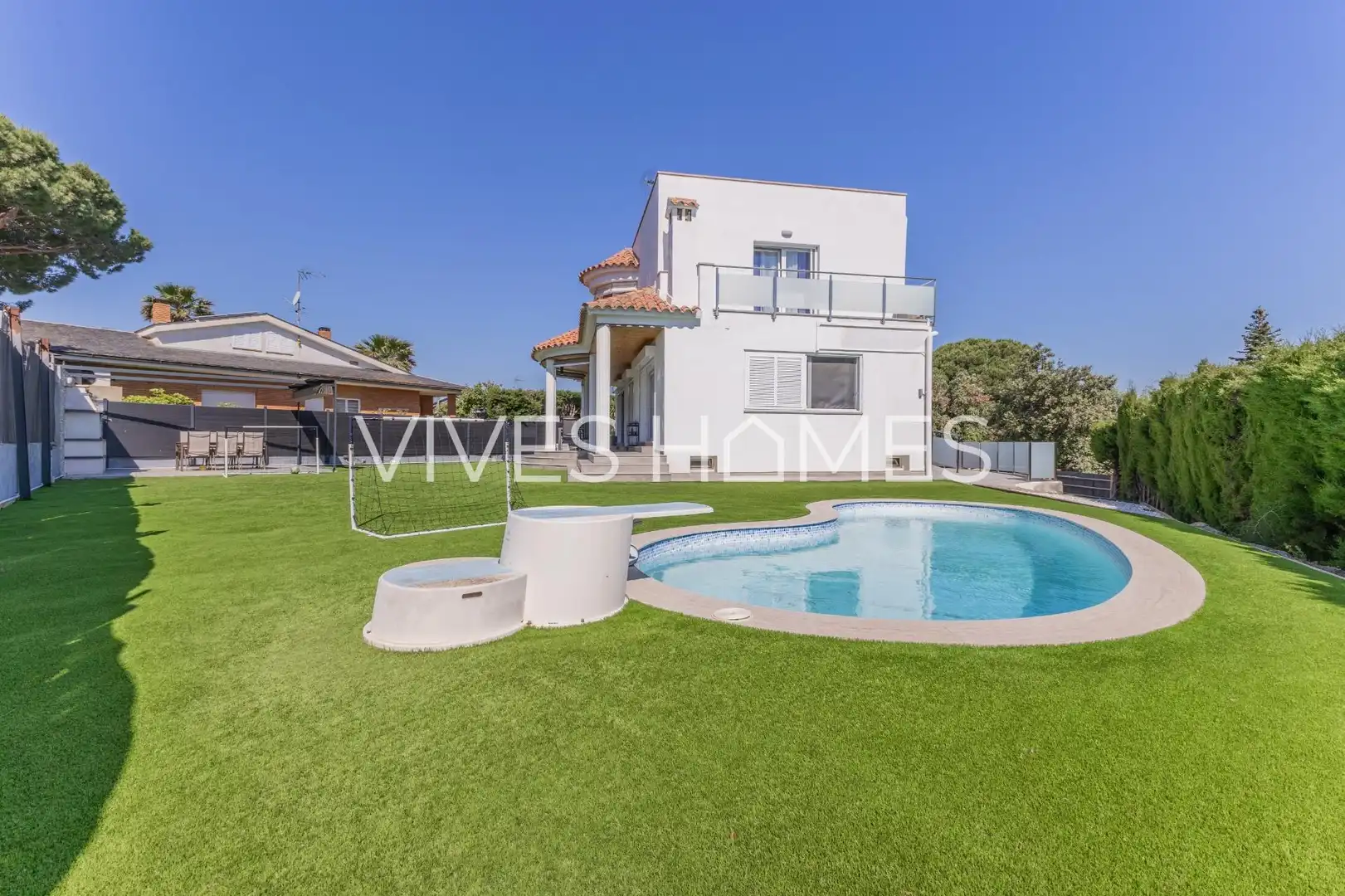 Außenansicht von Haus oder Chalet zum Verkauf in Arenys de Mar mit Klimaanlage, Heizung und Privatgarten