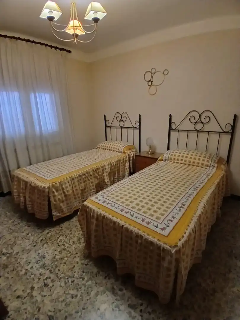 Room in Calle Florian Rey, 31, La Almunia de Doña Godina