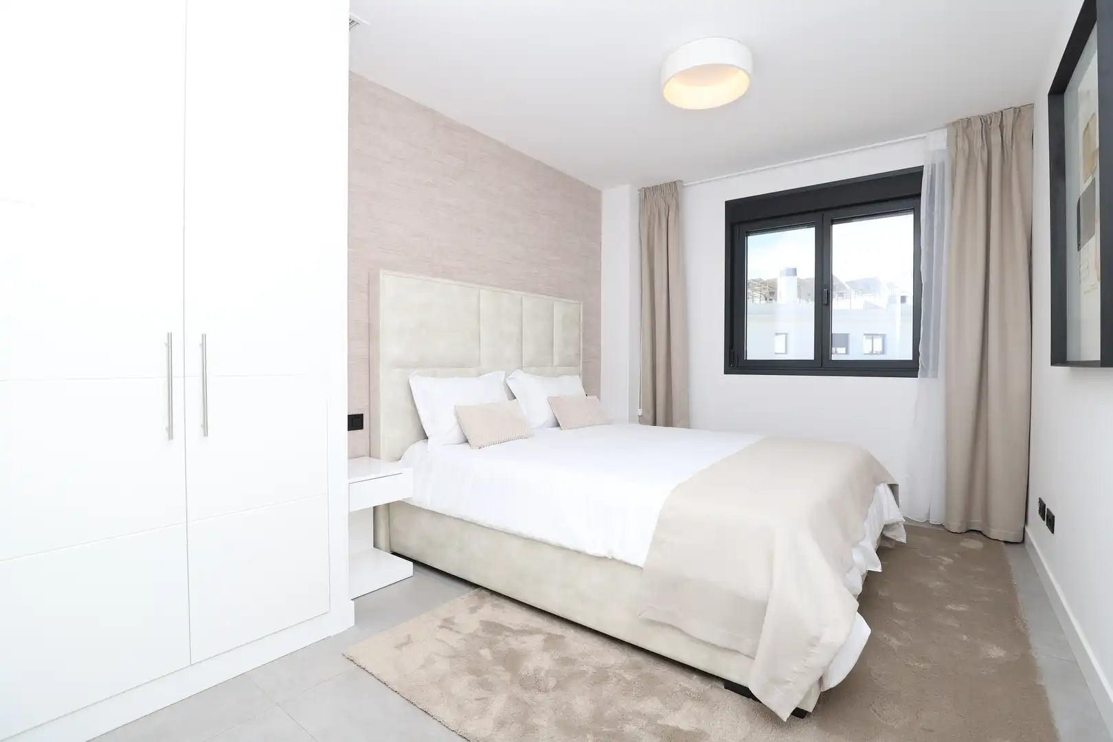Schlafzimmer von Wohnungen zur Miete in Estepona mit Klimaanlage, Heizung und Terrasse