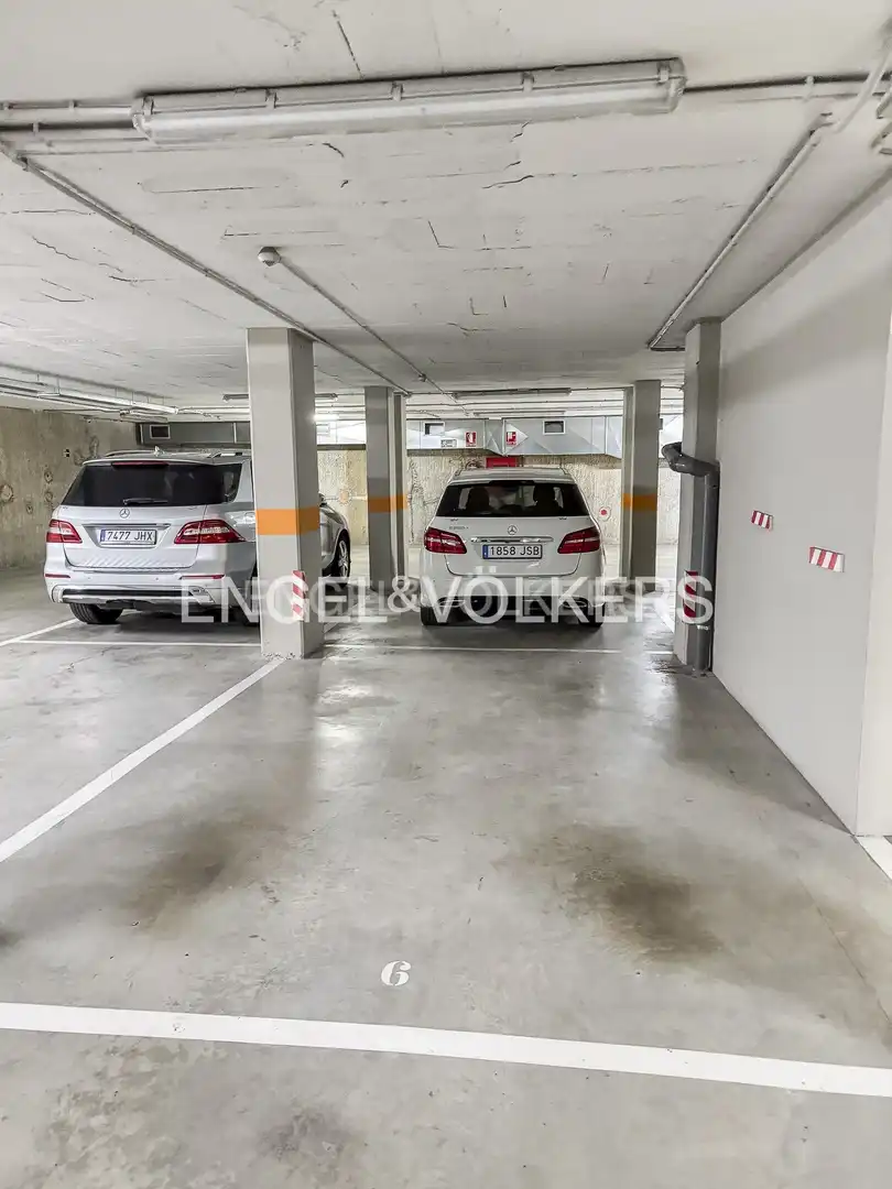 Parking of Flat for rent in Barcelona  with Air Conditioner, Heating and Parquet flooring
