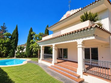 Casa con piscina en venta en San Pedro de Alcántara