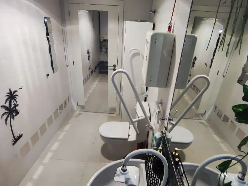 Badezimmer von Geschaftsraum zum Verkauf in Torrevieja mit Klimaanlage, Heizung und Möbliert