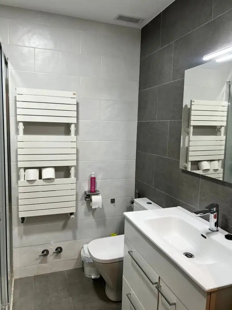 Badezimmer von Einfamilien-Reihenhaus zum Verkauf in Sagunto / Sagunt mit Klimaanlage, Heizung und Terrasse