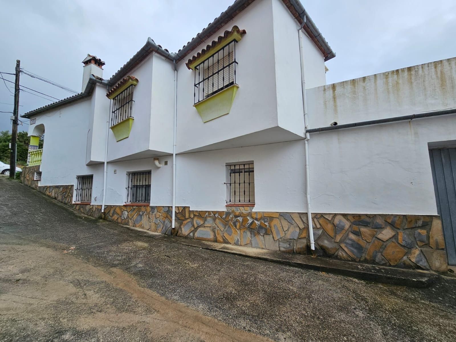 Vista exterior de Casa o chalet en venta en Cortes de la Frontera con Terraza