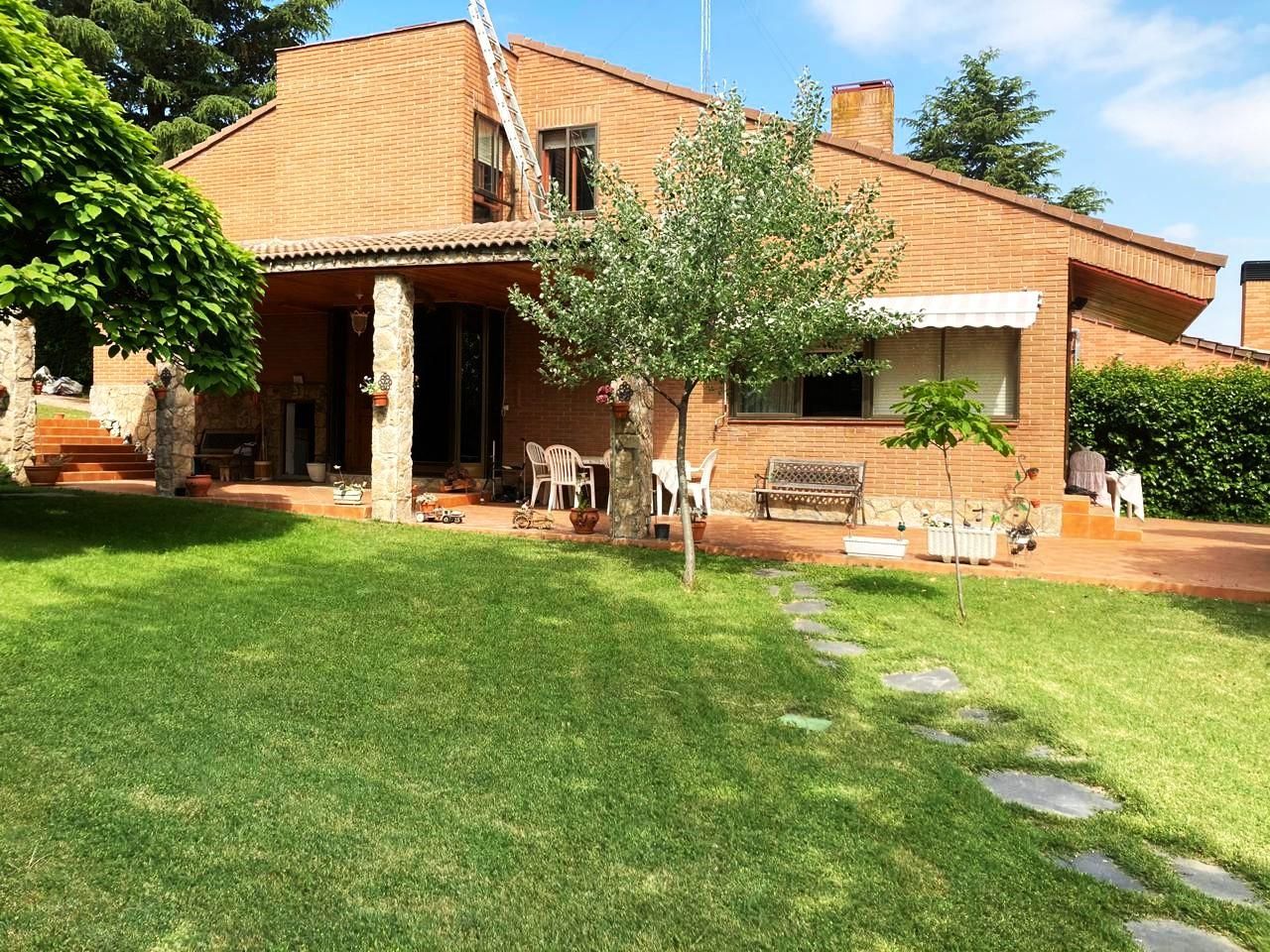 Jardí de Casa o xalet en venda en Valdeolmos-Alalpardo amb Calefacció, Jardí privat i Terrassa
