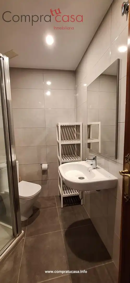 Baño de Piso de alquiler en Segovia con Calefacción, Terraza y Amueblado