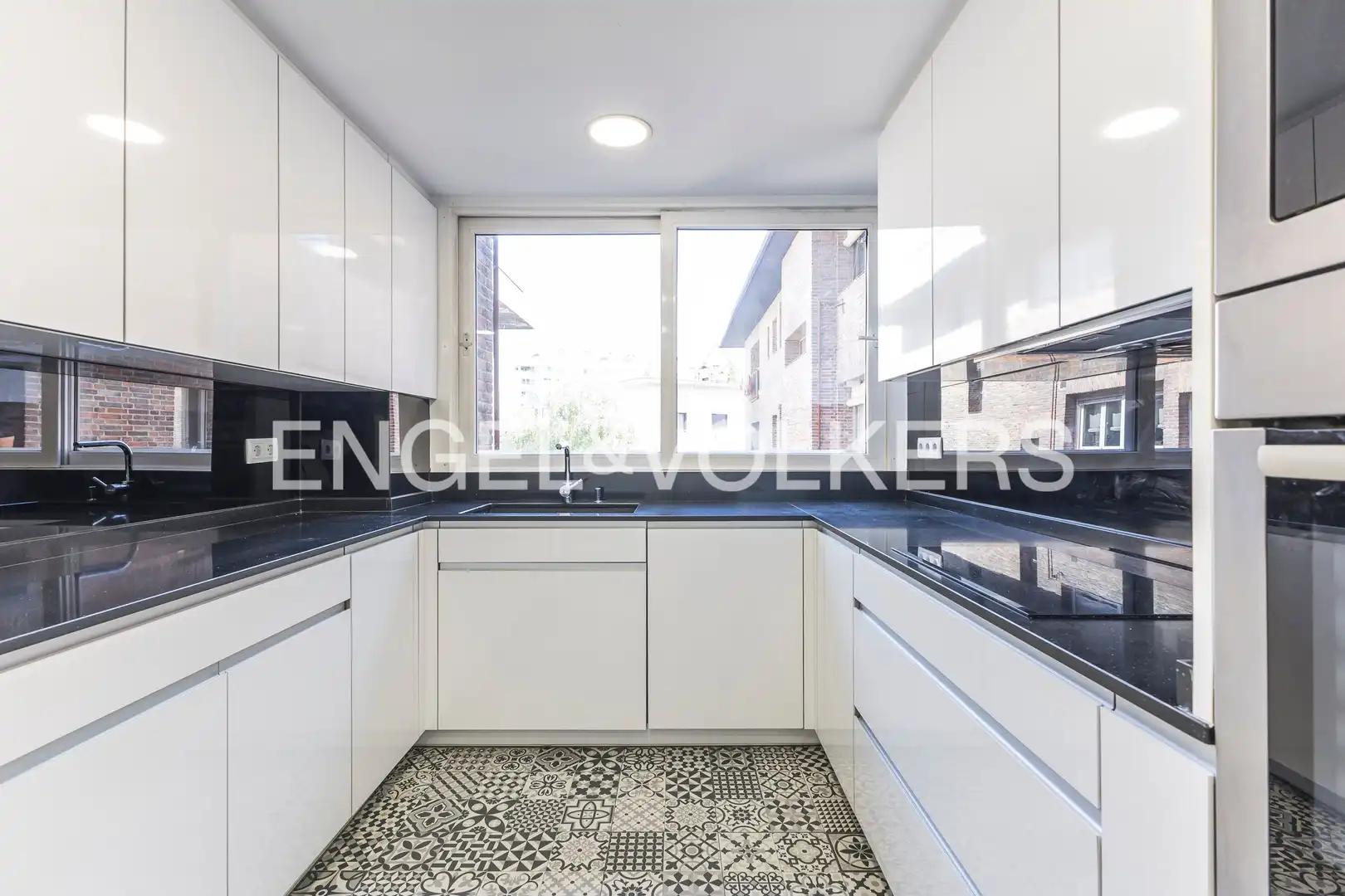 Cocina de Piso en venta en Madrid con Calefacción, Jardín privado y Parquet