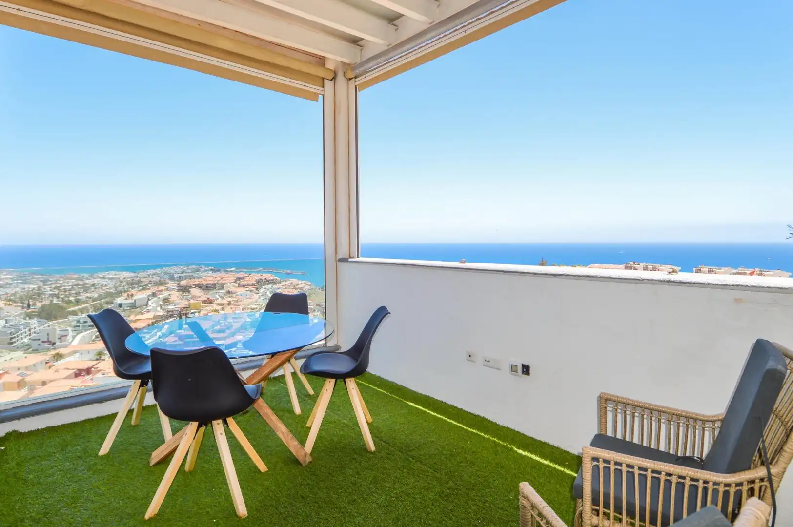 Terrasse von Dachboden zum Verkauf in Mogán mit Klimaanlage, Terrasse und Balkon