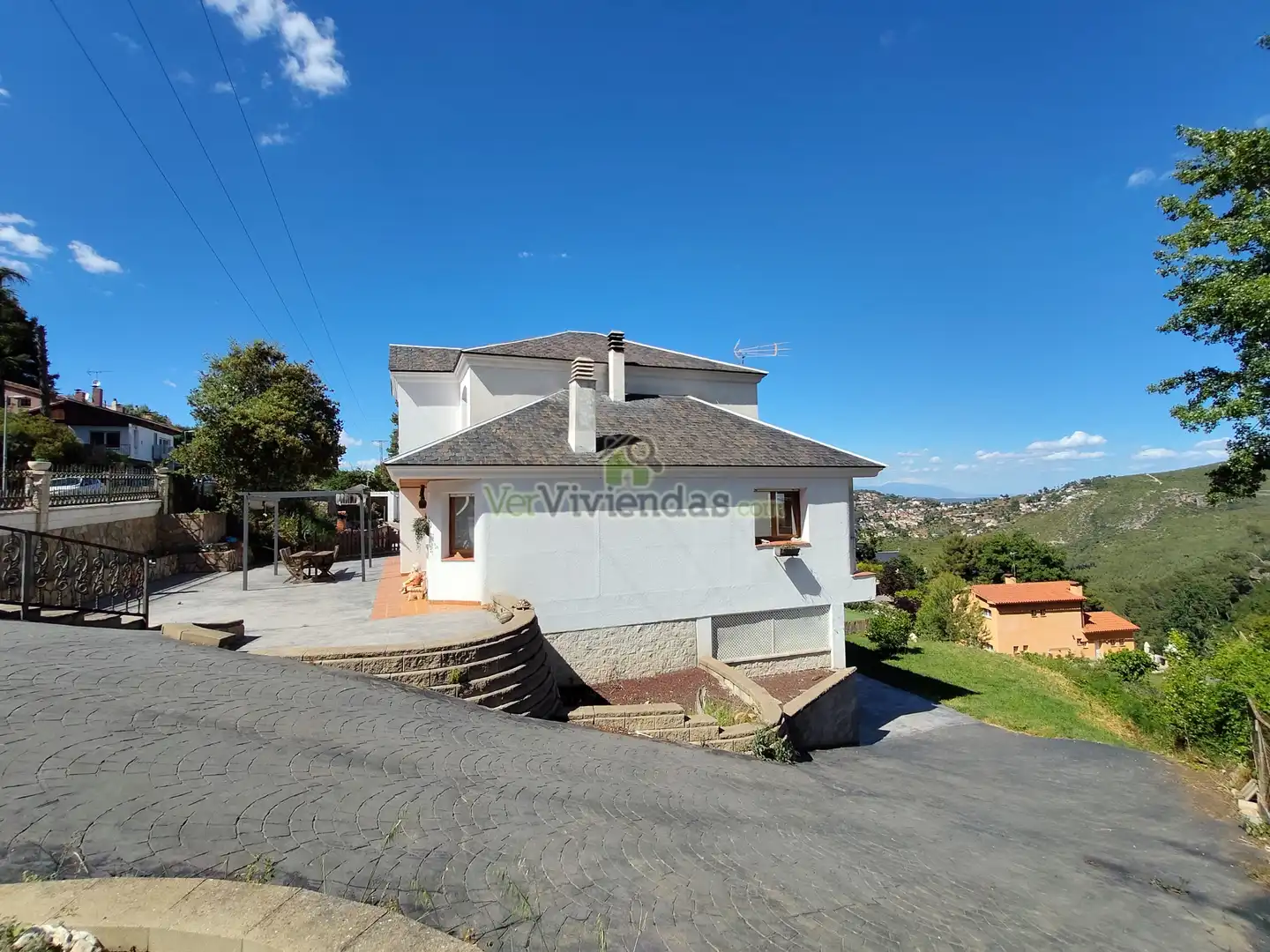Vista exterior de Casa o xalet en venda en Vallirana amb Calefacció, Jardí privat i Terrassa