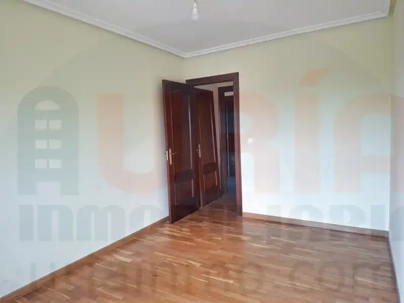 Sala d'estar de Pis en venda en Siero amb Calefacció i Parquet