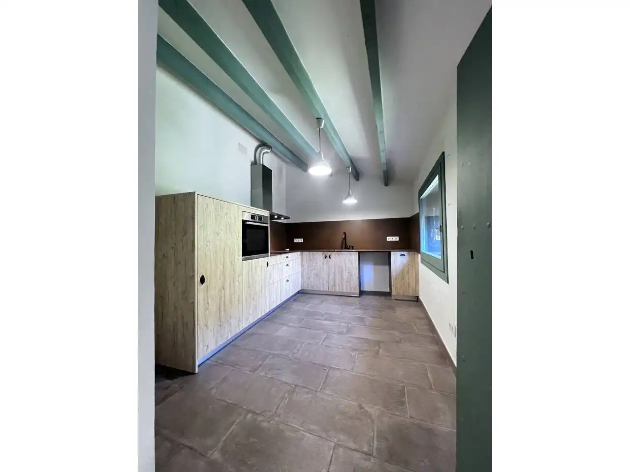 Cocina de Casa adosada de alquiler en Avinyonet de Puigventós con Aire acondicionado, Calefacción y Jardín privado