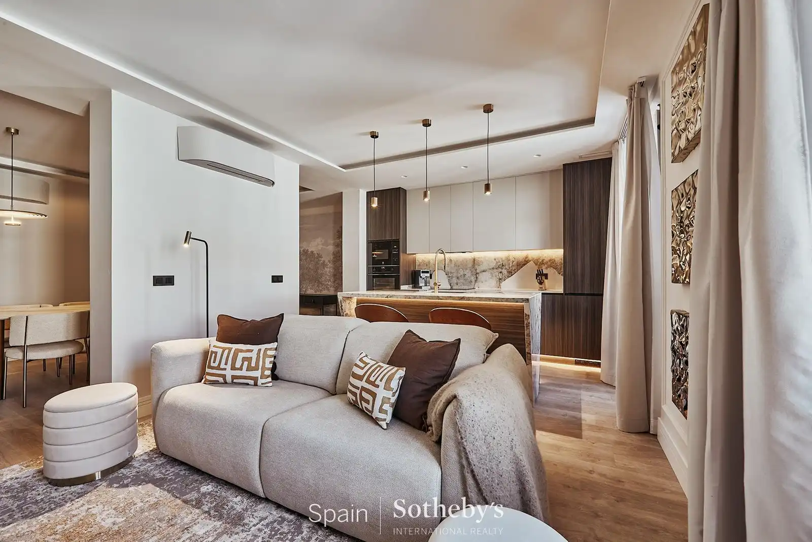Sala d'estar de Apartament en venda en  Madrid Capital amb Aire condicionat, Calefacció i Terrassa