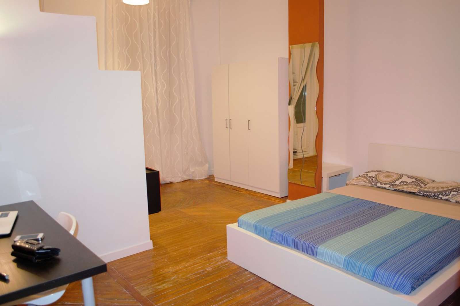 Bedroom of Flat to share in  Madrid Capital  with Air Conditioner and Terrace