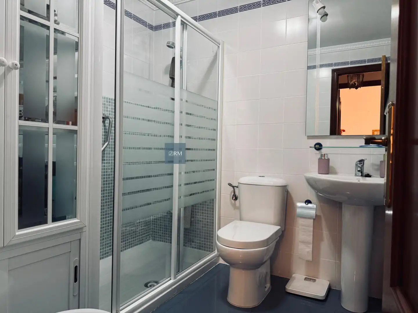 Bathroom of Flat for sale in Sanlúcar de Barrameda  with Air Conditioner, Heating and Parquet flooring