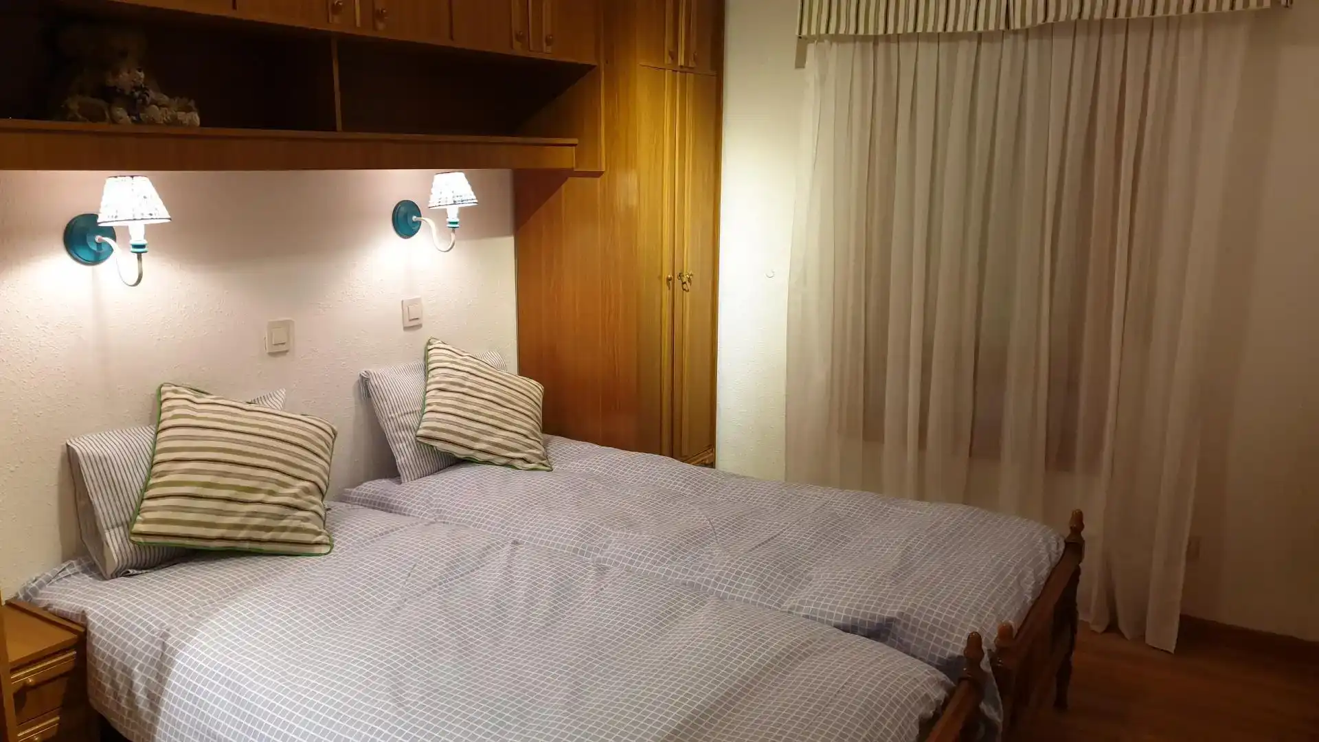 Dormitori de Pis de lloguer en Laredo amb Piscina i Balcó