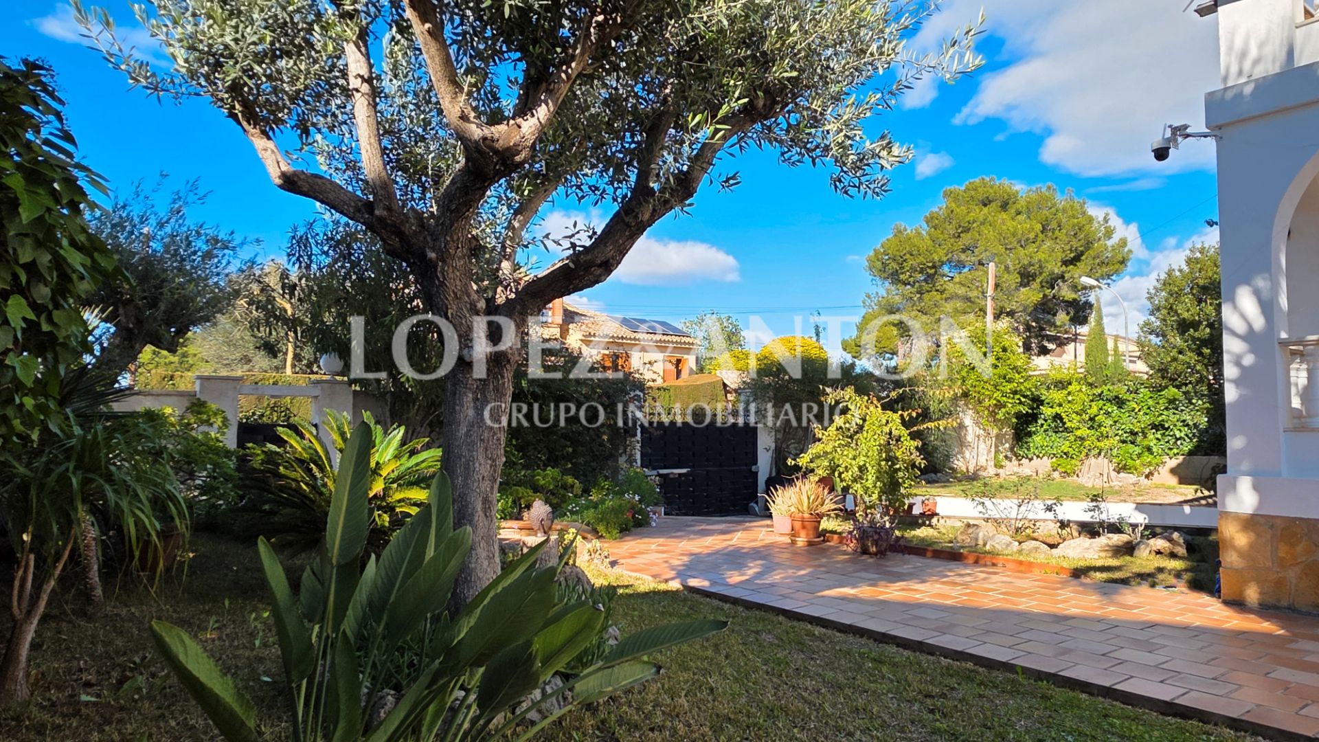 Exterior view of House or chalet for sale in L'Eliana  with Air Conditioner, Heating and Private garden