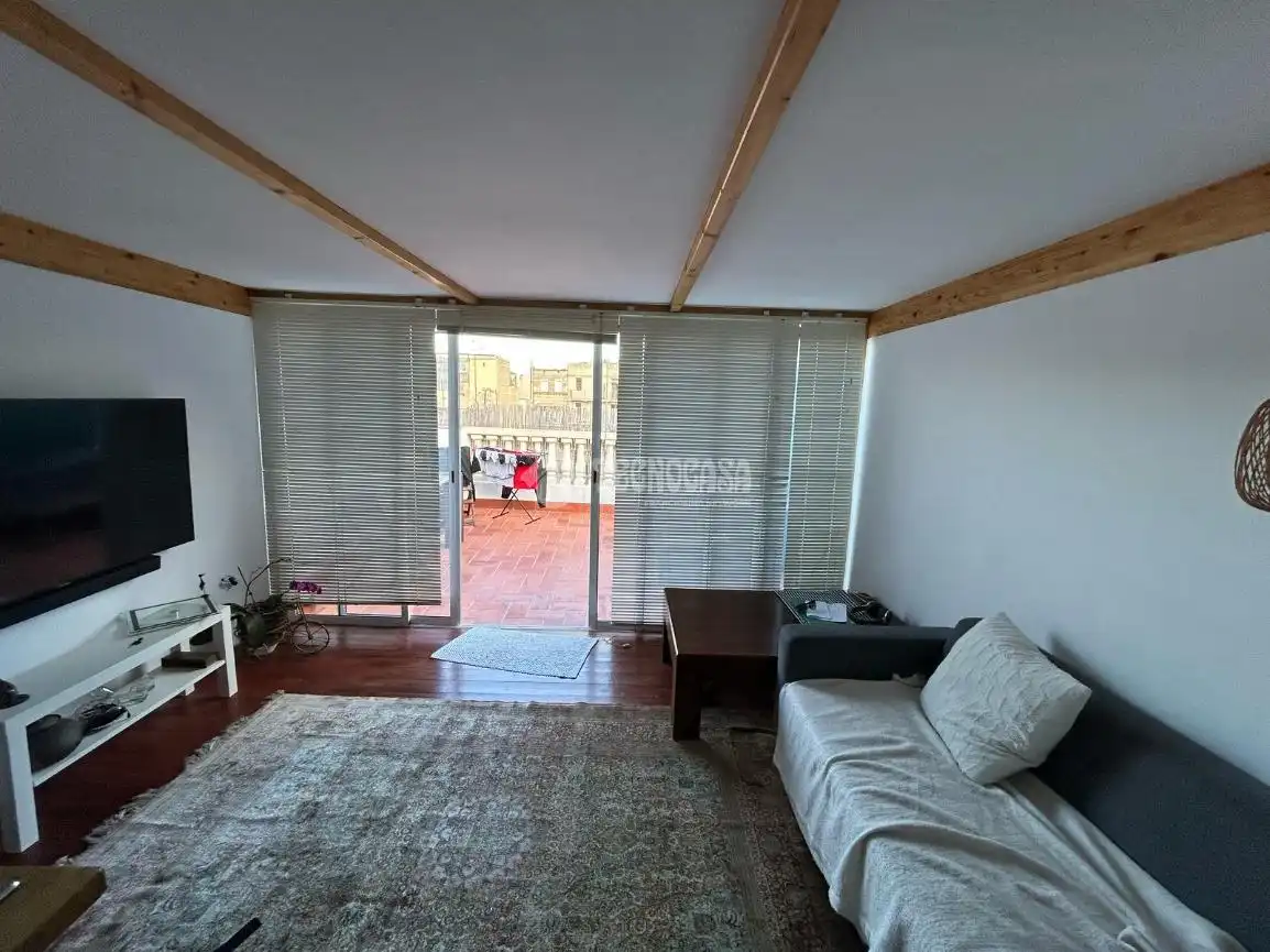 Sala d'estar de Pis en venda en Barcelona amb Terrassa i Balcó