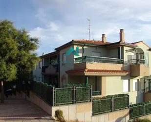 Vista exterior de Àtic de lloguer en Salamanca Capital amb Terrassa i Balcó