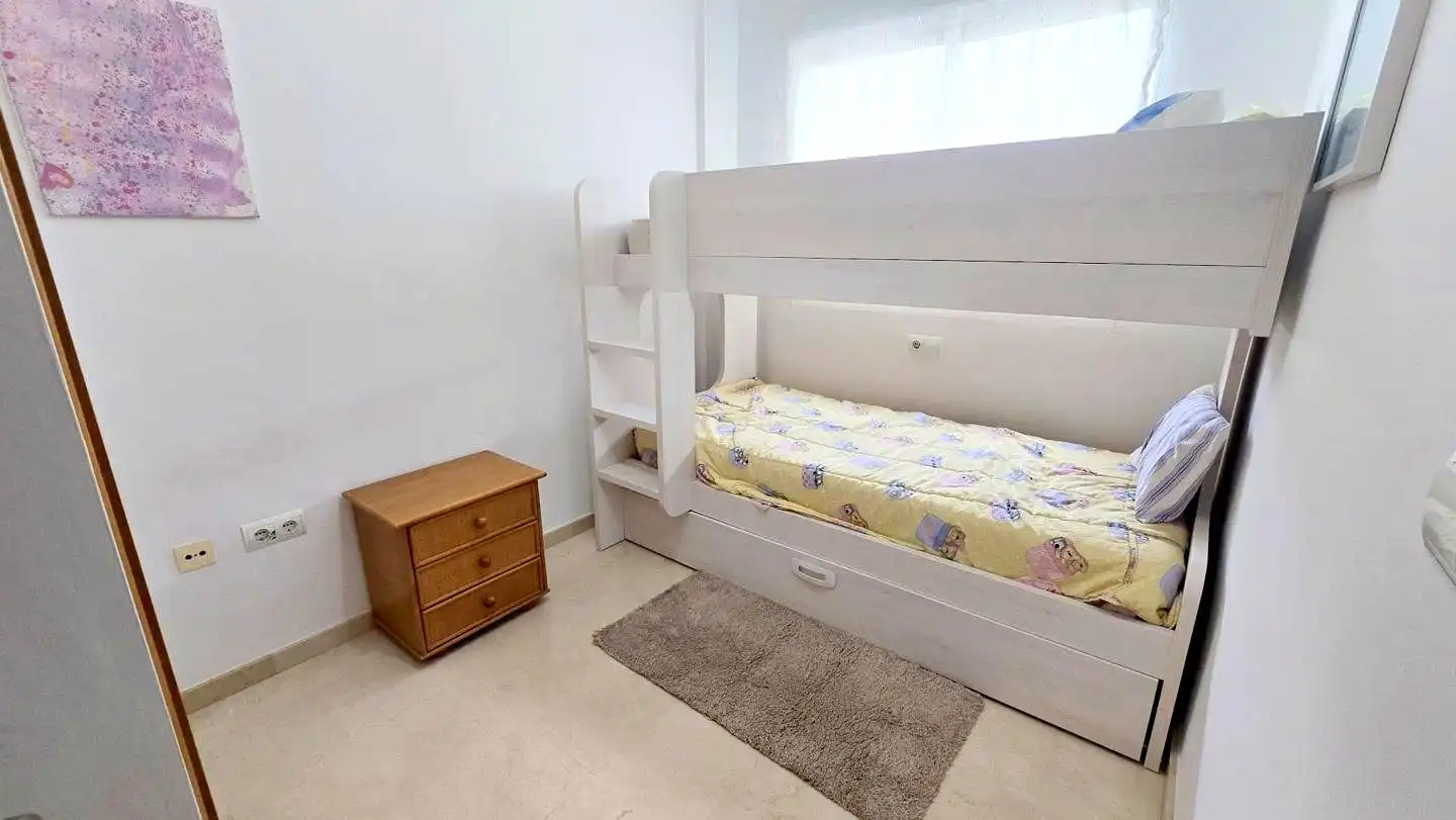 Habitación de Apartamento de alquiler en Gandia con Aire acondicionado, Calefacción y Terraza