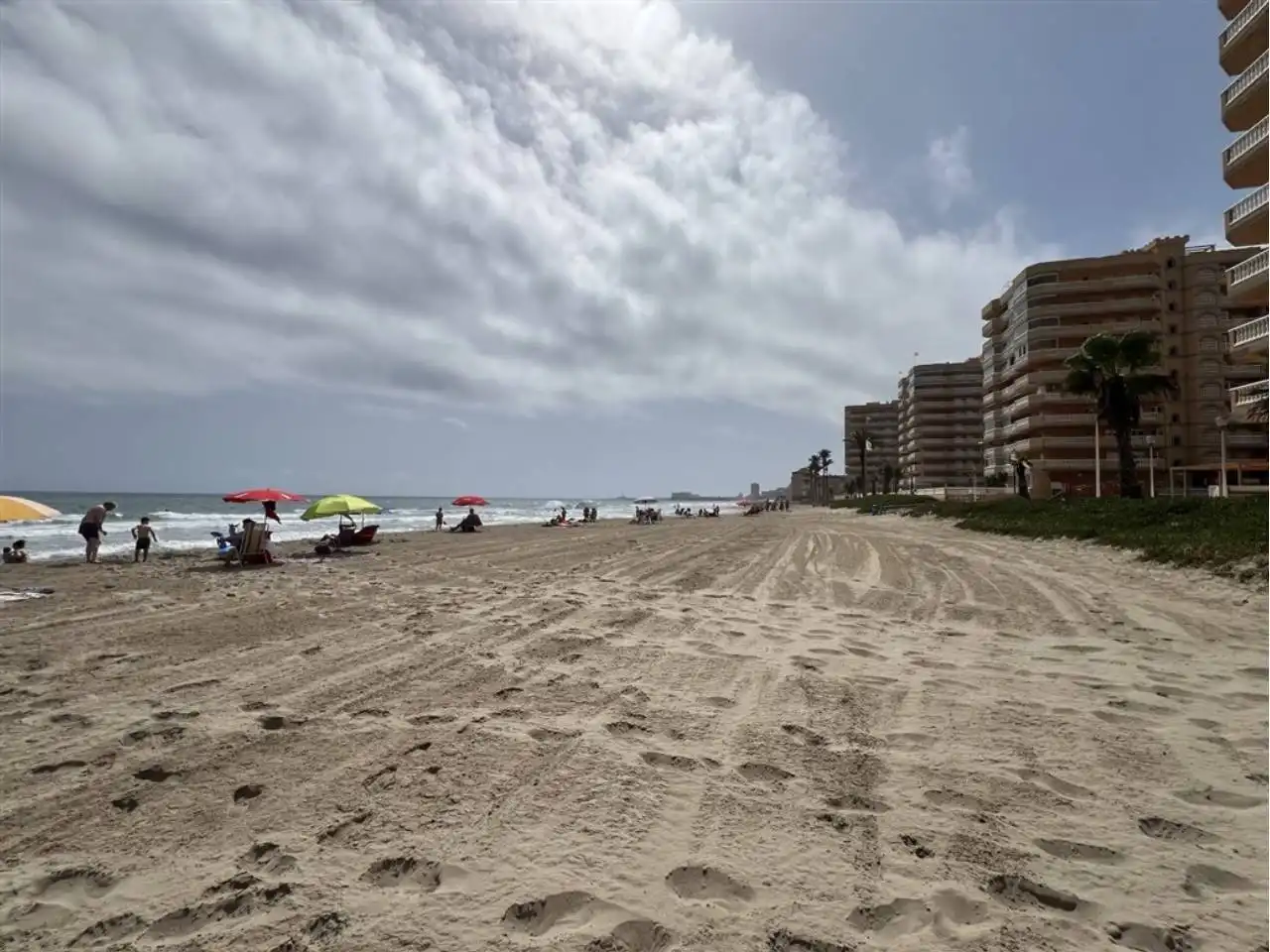 Vista exterior de Pis en venda en La Manga del Mar Menor amb Calefacció, Terrassa i Moblat