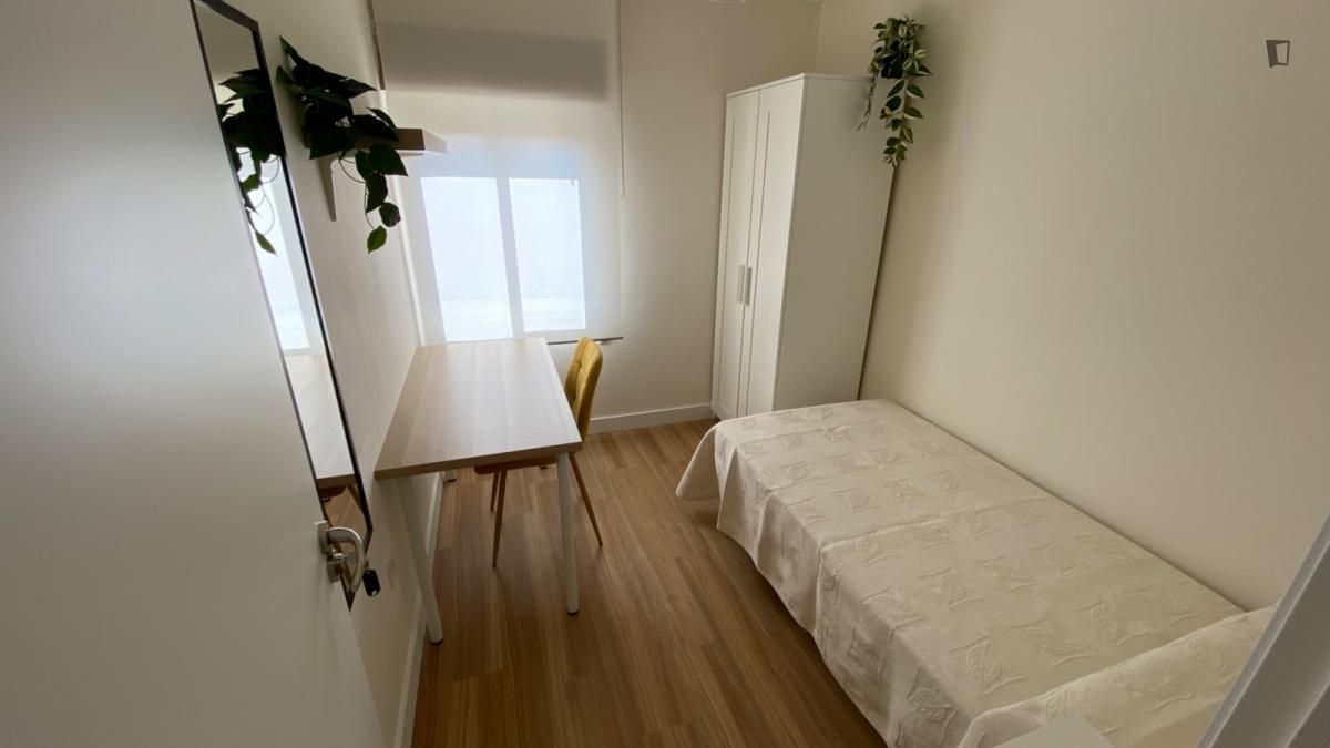 Dormitori de Apartament per a compartir en Valladolid Capital amb Moblat, Forn i Rentadora