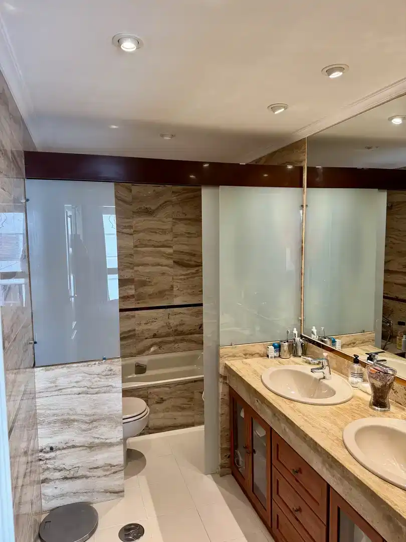 Badezimmer von Wohnung zur Miete in  Sevilla Capital mit Klimaanlage, Schwimmbad und Balkon