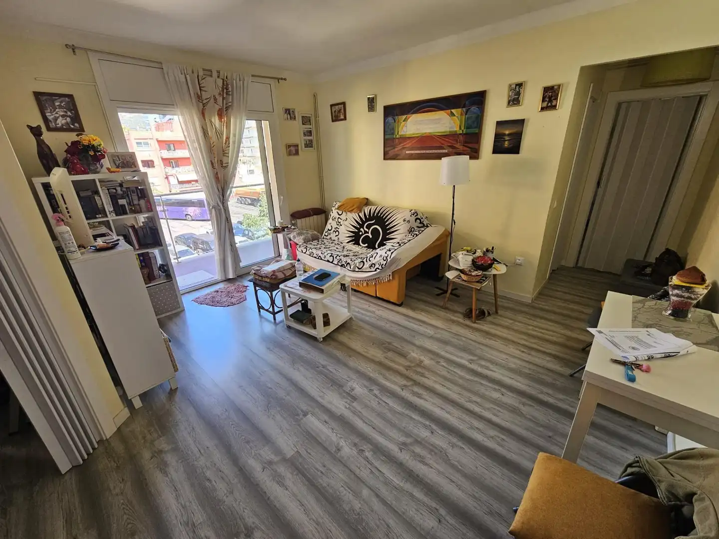 Sala d'estar de Pis en venda en Calella amb Parquet, Balcó i Piscina comunitària