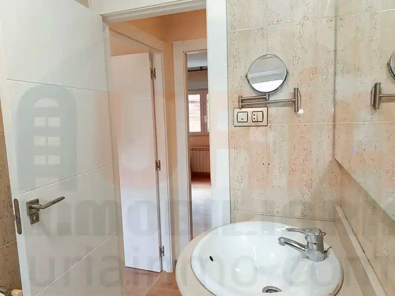 Baño de Piso en venta en Oviedo  con Calefacción, Amueblado y Horno