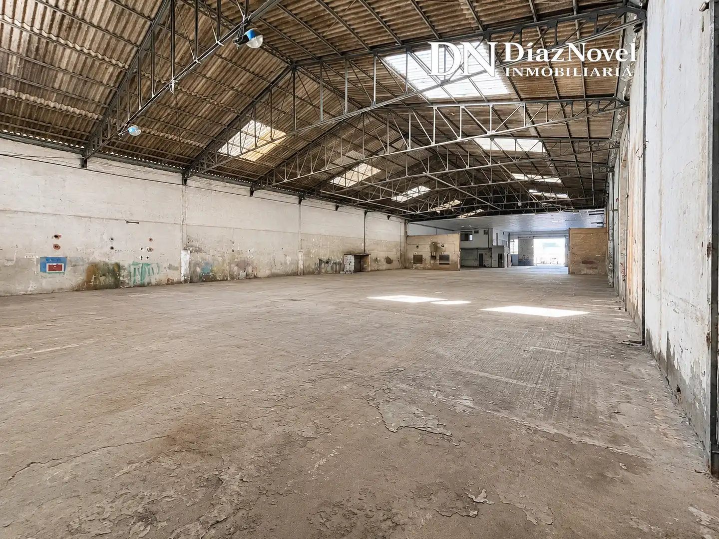 Vista exterior de Nave industrial de alquiler en Málaga con Alarma