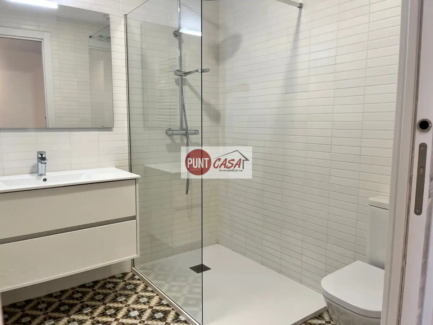 Baño de Piso de alquiler en Lleida con Calefacción, Parquet y Horno