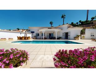 Vista exterior de Casa o xalet en venda en Algarrobo amb Aire condicionat, Terrassa i Piscina