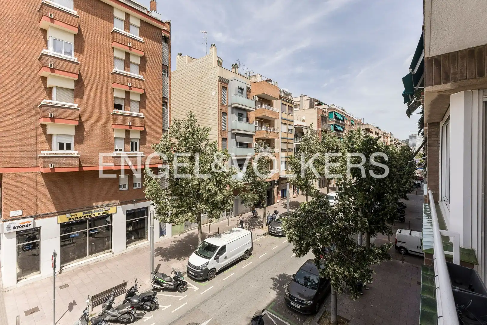 Außenansicht von Wohnung zum Verkauf in Barcelona mit Klimaanlage, Heizung und Parkett