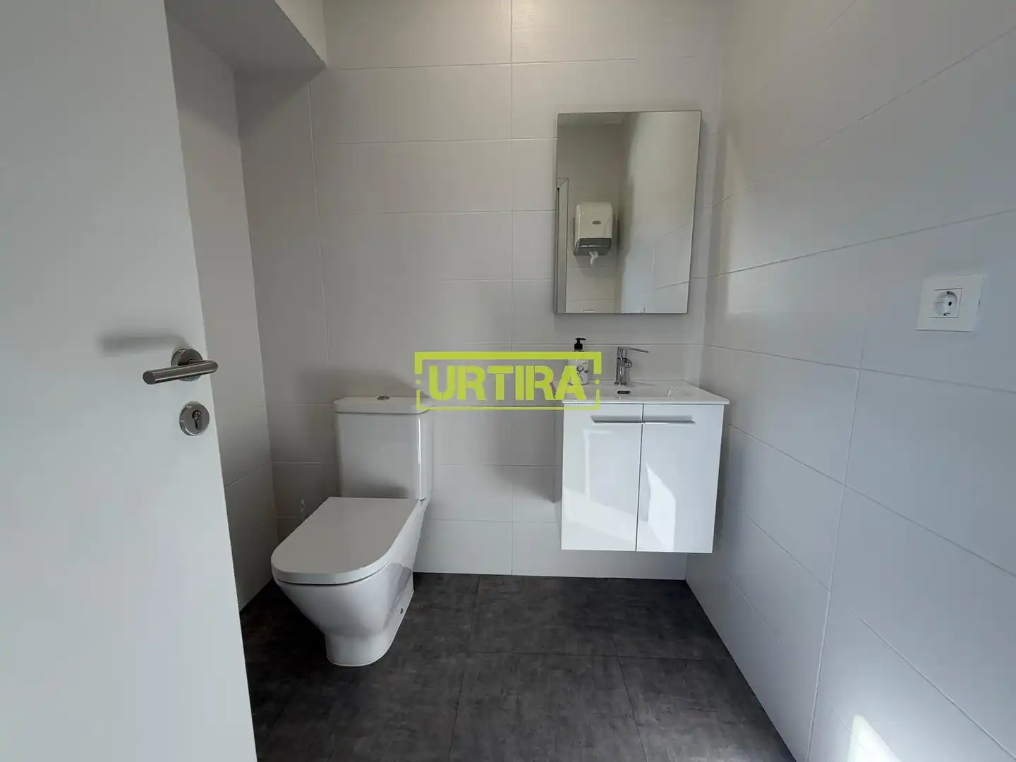 Baño de Nave industrial de alquiler en Aduna