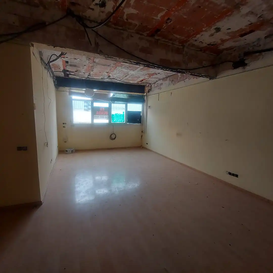 Local en venta en L'Hospitalet de Llobregat con Alarma