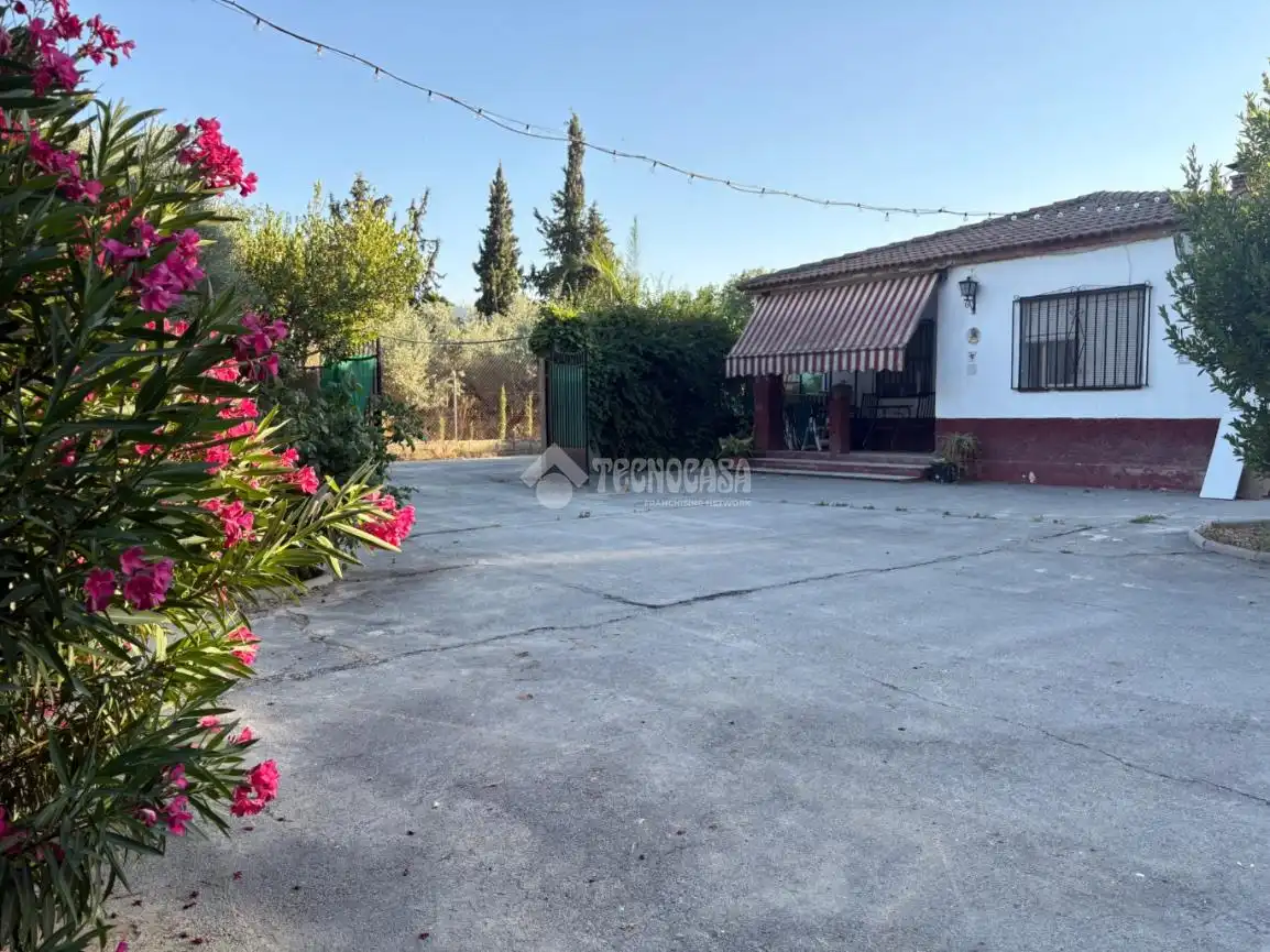 Vista exterior de Finca rústica en venda en Jaén amb Traster i Piscina