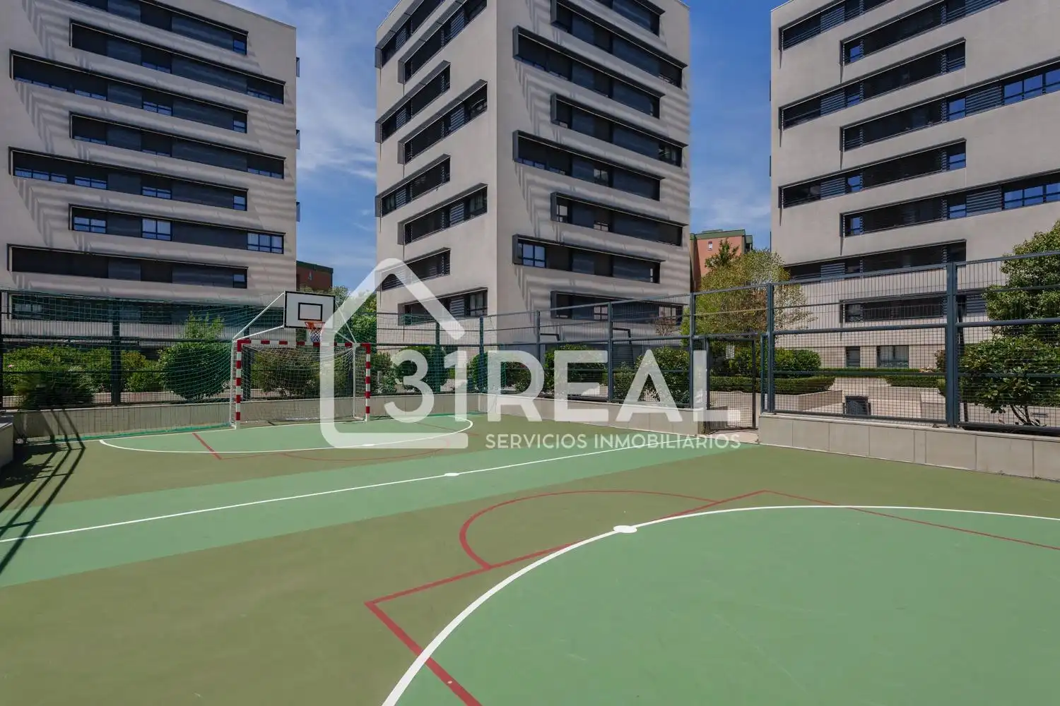 Außenansicht von Wohnung zum Verkauf in Madrid mit Heizung, Privatgarten und Gemeinschaftspool