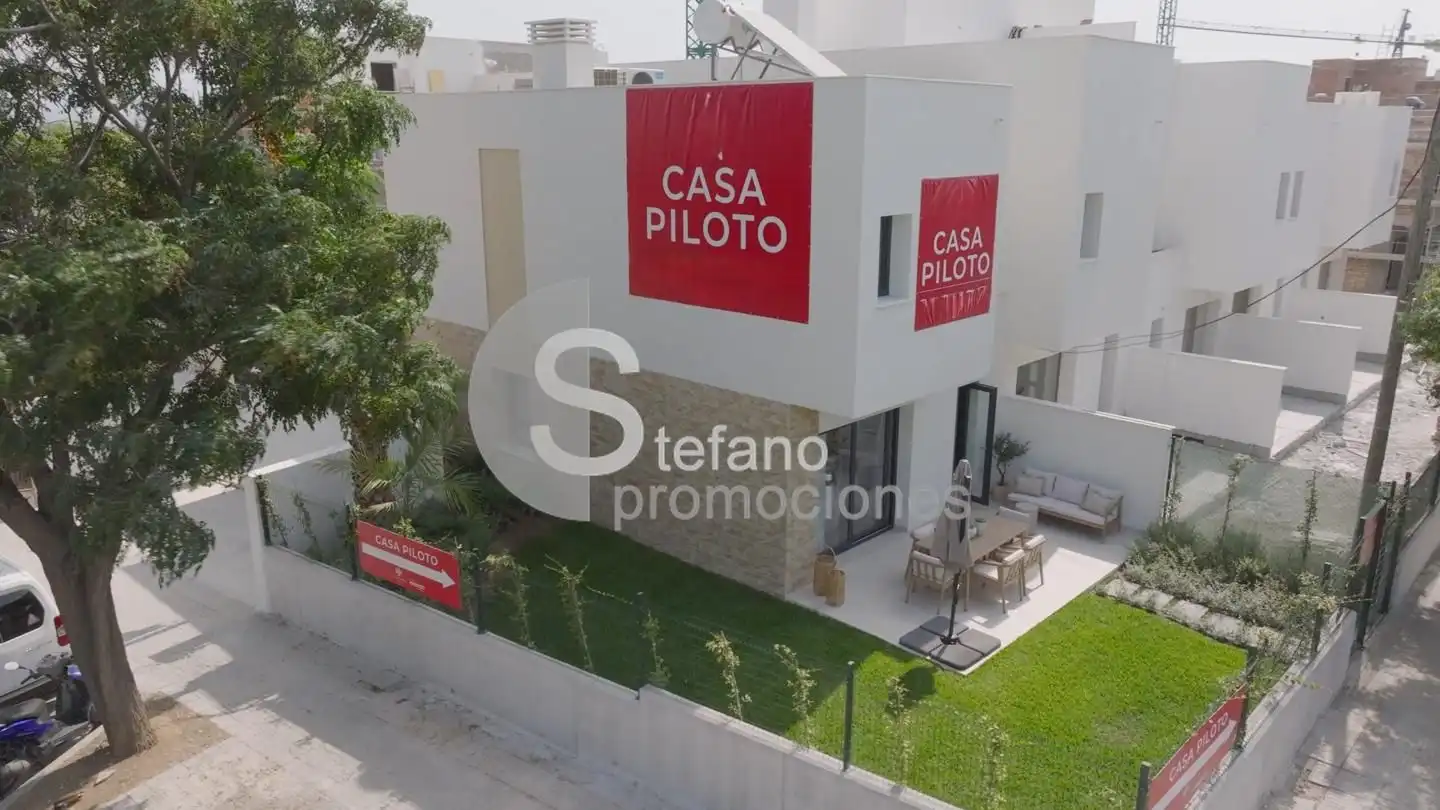 Casa adosada en venta en Málaga con Aire acondicionado, Jardín privado y Terraza