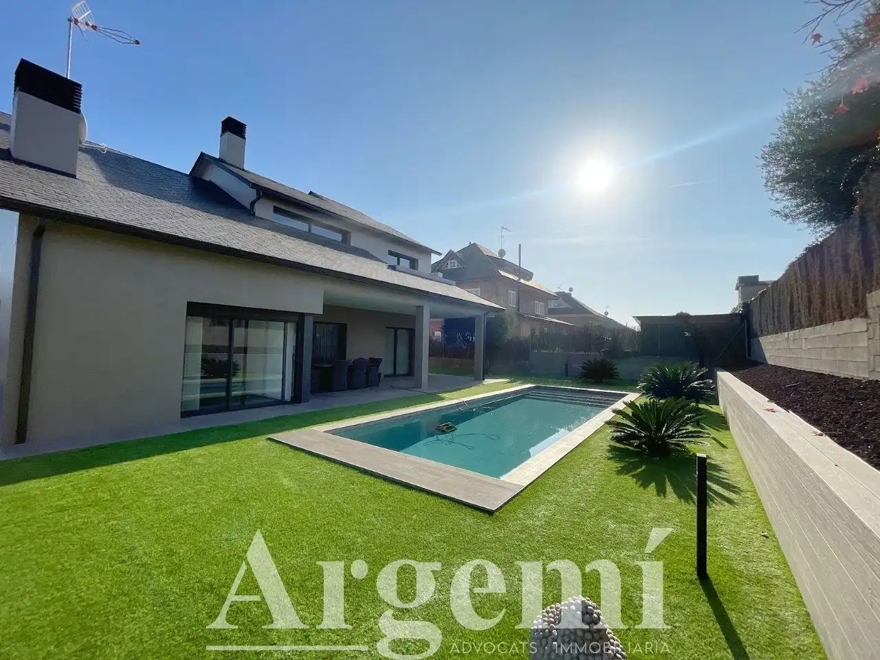 Vista exterior de Casa o chalet en venta en Palau-solità i Plegamans con Aire acondicionado, Calefacción y Jardín privado
