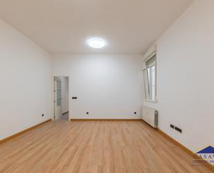 Flat for sale in  Madrid Capital  with Heating