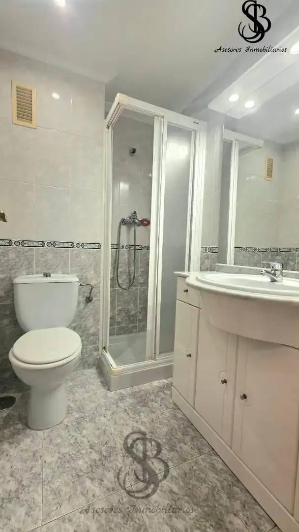 Baño de Piso en venta en Alicante / Alacant con Aire acondicionado, Calefacción y Terraza