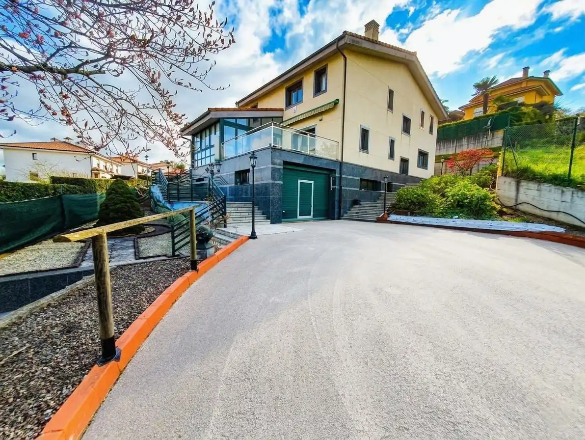 Außenansicht von Haus oder Chalet zum Verkauf in Grado mit Klimaanlage, Heizung und Terrasse