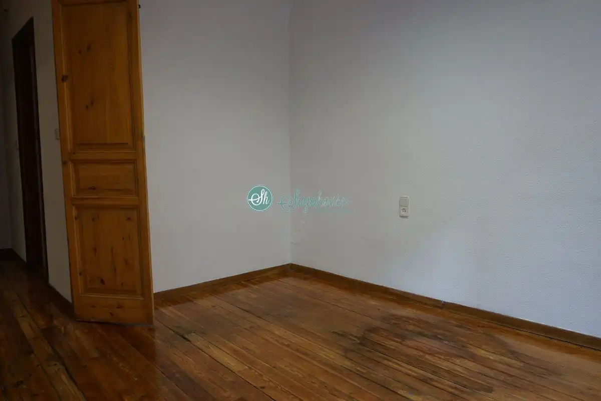 Habitación de Piso en venta en Segovia con Calefacción, Parquet y Terraza