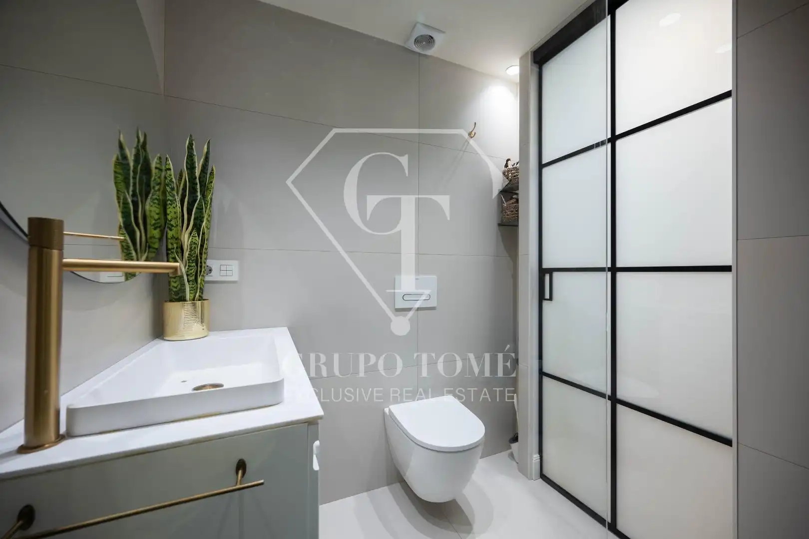 Baño de Piso en venta en Donostia - San Sebastián  con Calefacción y Balcón