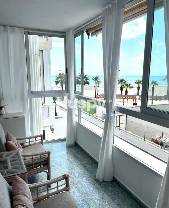 Appartamento con balcone in vendita a Carrer dels Lleons