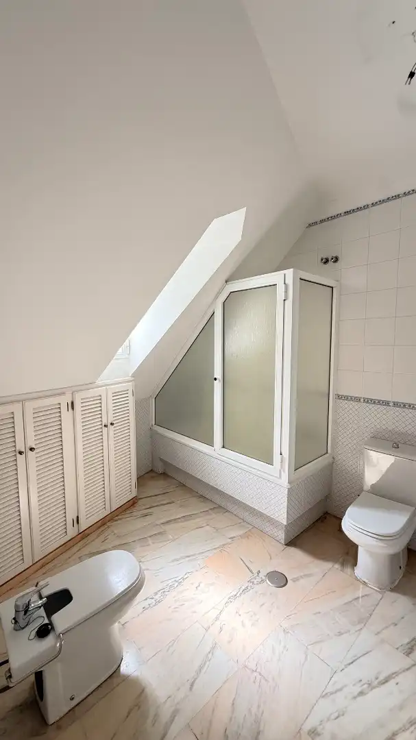Badezimmer von Dachboden zum Verkauf in Vélez-Málaga mit Terrasse, Möbliert und Ofen