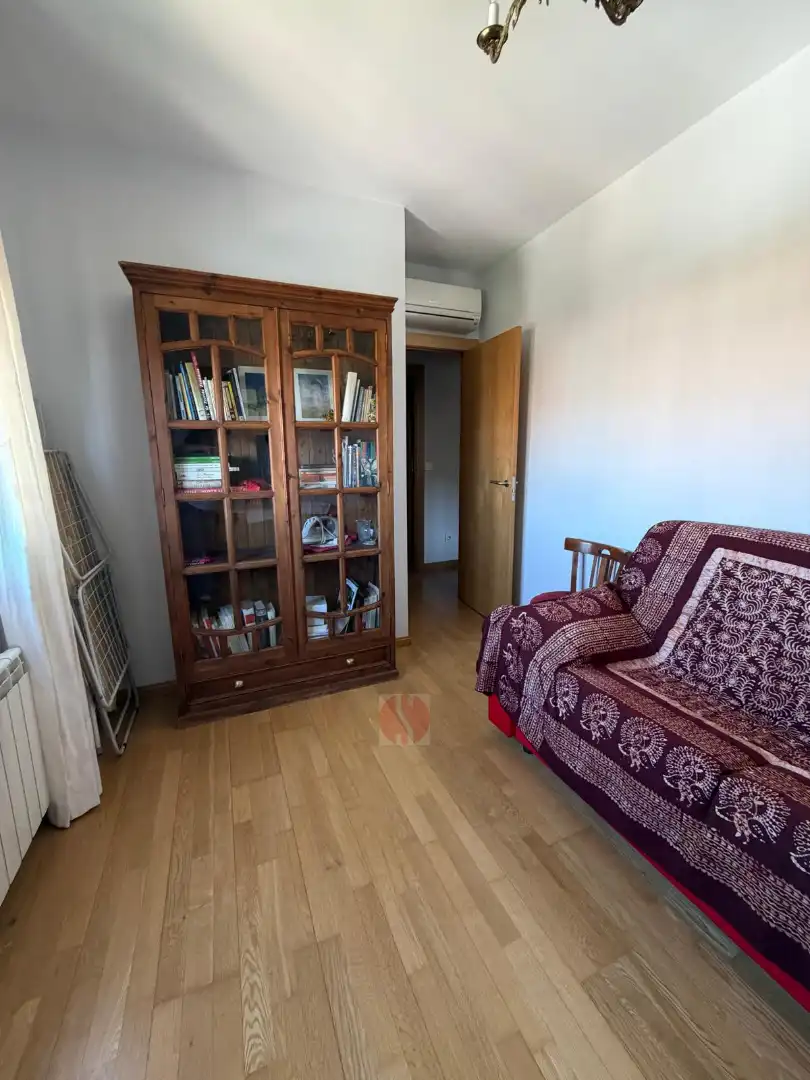 Habitación de Ático en venta en Granada con Calefacción, Parquet y Terraza